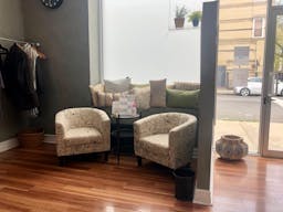 Bright & Chic Salon Space - Image 2