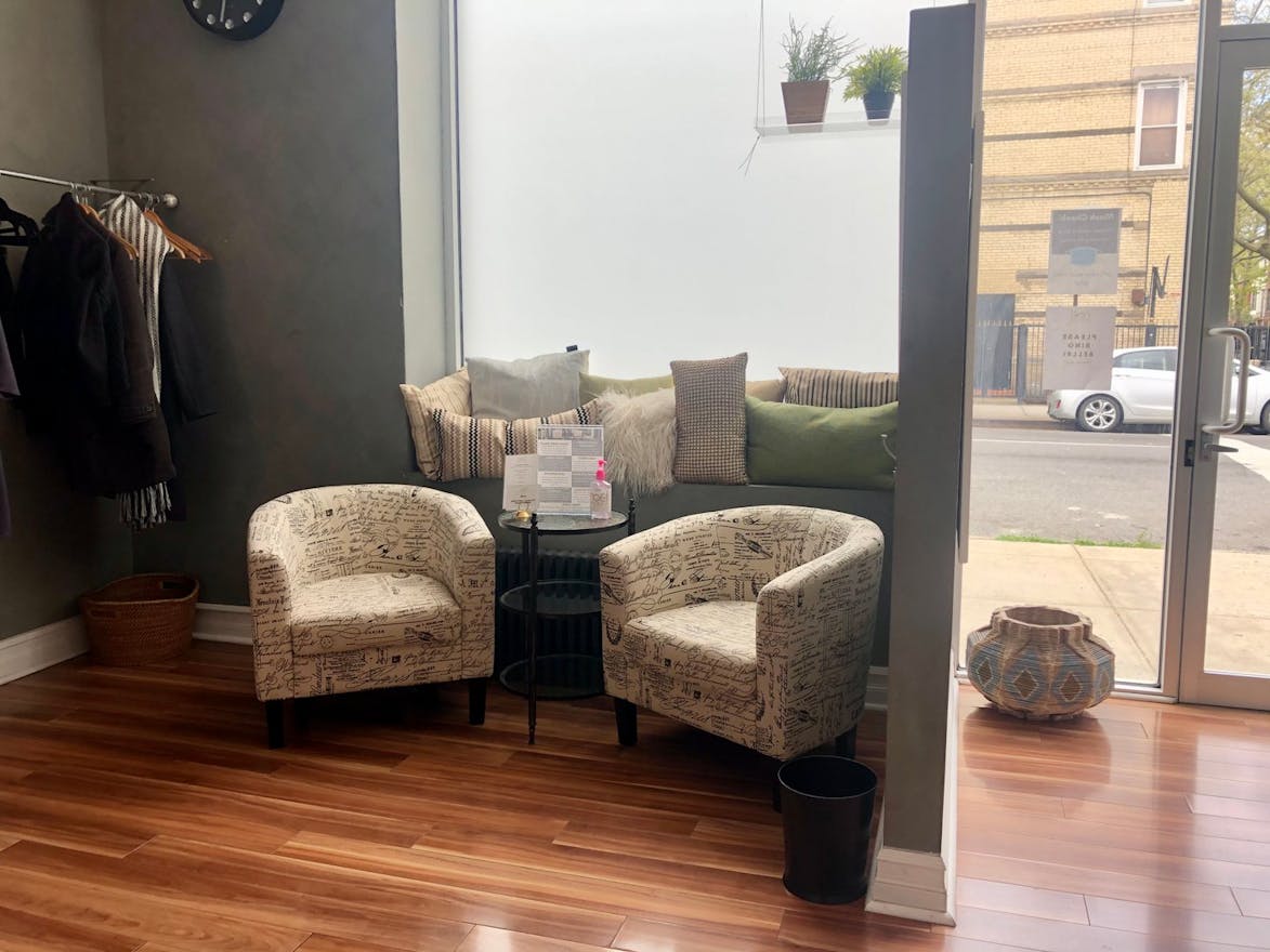 Bright & Chic Salon Space - Image 2