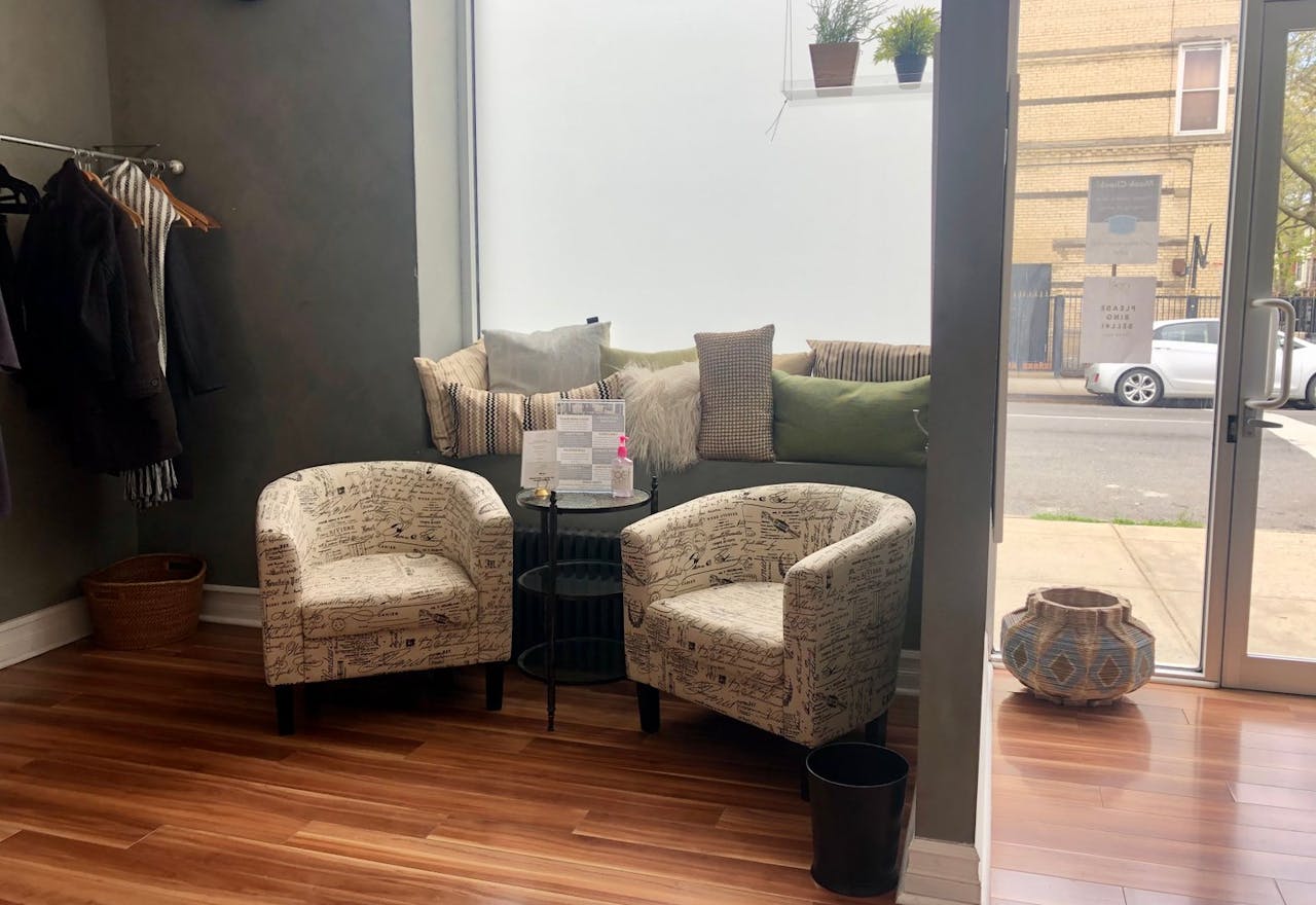 Bright & Chic Salon Space - Image 2