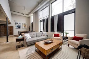 Sun-drenched retail space with 15' Ceilings - Image 7