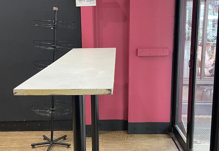 Modern Midtown Restaurant and Bar - Image 3