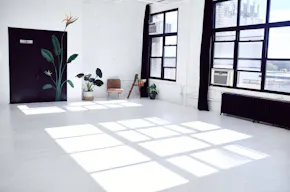 Bright day light Studio - Image 1