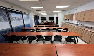 Spacious , quiet and clean room 127 at University of San Jose - Image 4