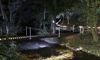 Terrain am�nag� avec chapiteau en bordure de rivi�re - Image 0