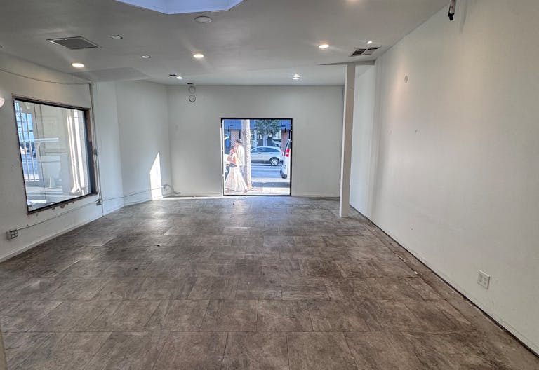 Sunset Courtyard ? Flexible Pop-Up Venue on Iconic Sunset Blvd | West Hollywood - Image 2