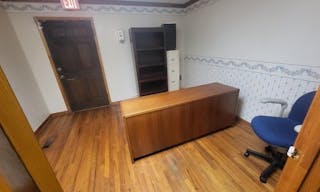 Multi-Office Space with lots of amenities! - Image 4