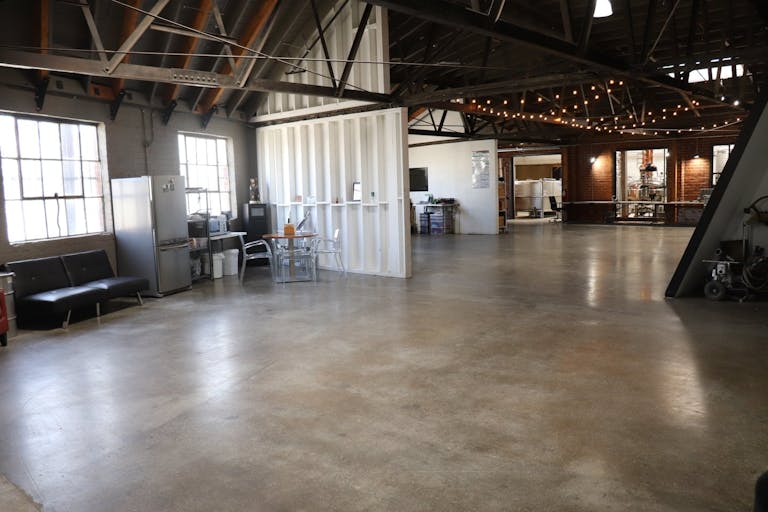 Old school Warehouse with exposed bow truss ceilings - Image 1