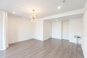 Unique Space in Trendy St. Elmo District - Image 6
