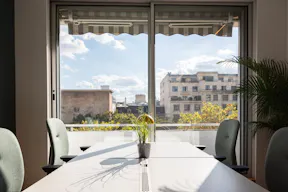 Private floor in Champs-�lys�es - Image 1