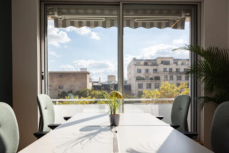 Private floor in Champs-�lys�es - Image 1