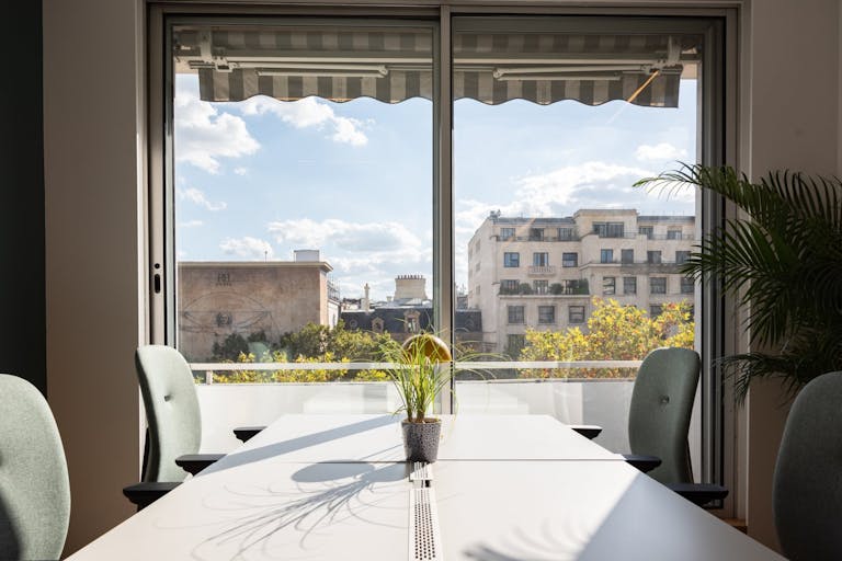 Private floor in Champs-�lys�es - Image 1