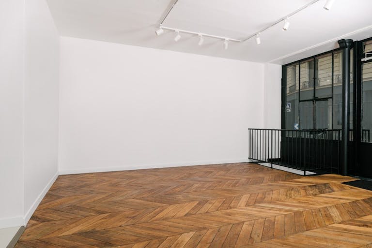 BEAUTIFUL SHOWROOM IN SAINT-HONORE DISTRICT - Image 3
