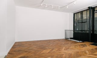 BEAUTIFUL SHOWROOM IN SAINT-HONORE DISTRICT - Image 3