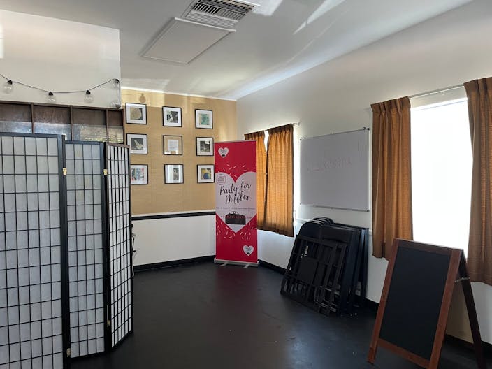 Truxton storefront - Image 0