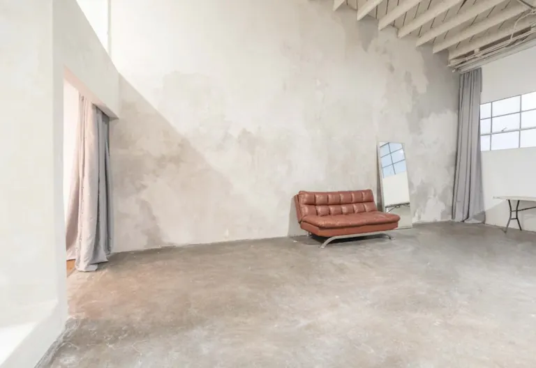 High-ceiling photo studio with a cyclorama wall - Image 2