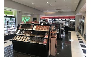 Flagship in Avenue des Ternes - Image 1