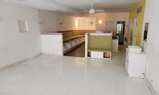 Prime location - Upper East St. Pop Up store Location ! - Image 10