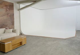 Unique Temporary Boutique Ephémère in Paris - Image 2