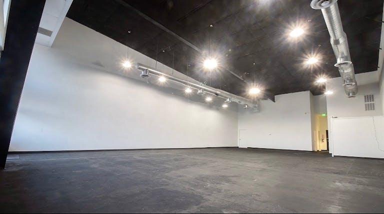 Modern chic industrial - Image 0