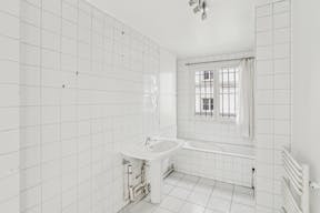 Un Showroom professionnel très lumineux au Carreau du Temple - Image 10