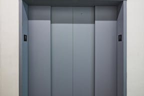 7500 sqft Bright West Soho Studios - Image 11