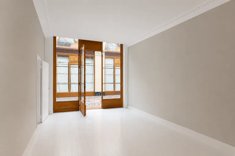 Showroom in Palais Royal (2 arcades) - Image 1