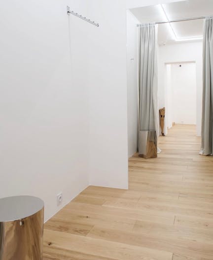 SHOWROOM SPACE ON RUE DU TEMPLE - Image 2