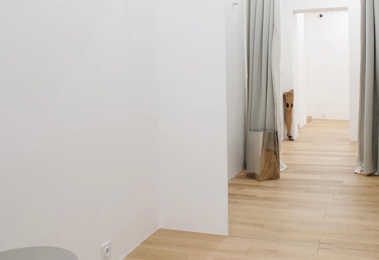 SHOWROOM SPACE ON RUE DU TEMPLE - Image 2