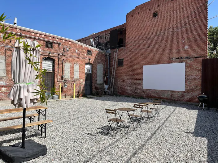 Charming Art Gallery with Sunny Private Courtyard - Image 4