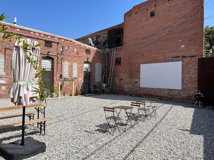 Charming Art Gallery with Sunny Private Courtyard - Image 4