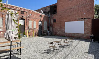 Charming Art Gallery with Sunny Private Courtyard - Image 4
