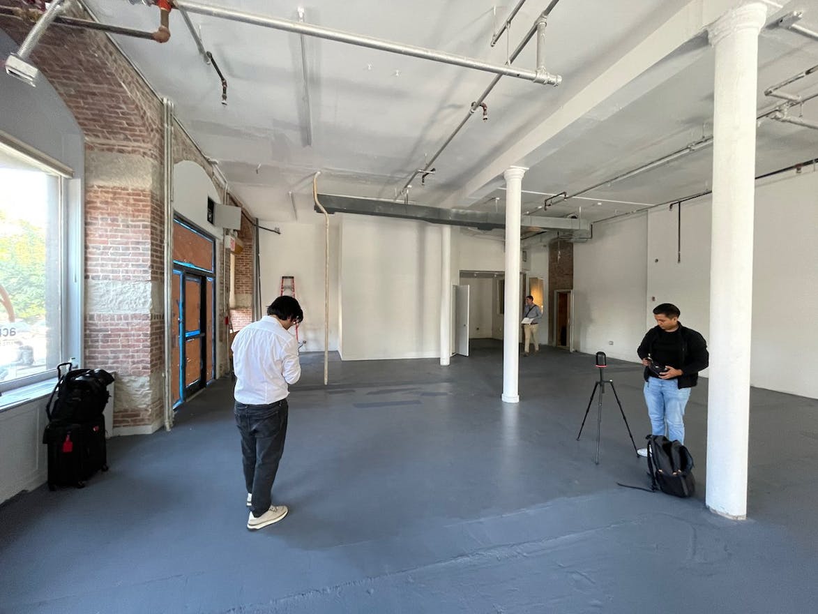 Prime corner pop-up store in Park Slope, on subway line - Image 2