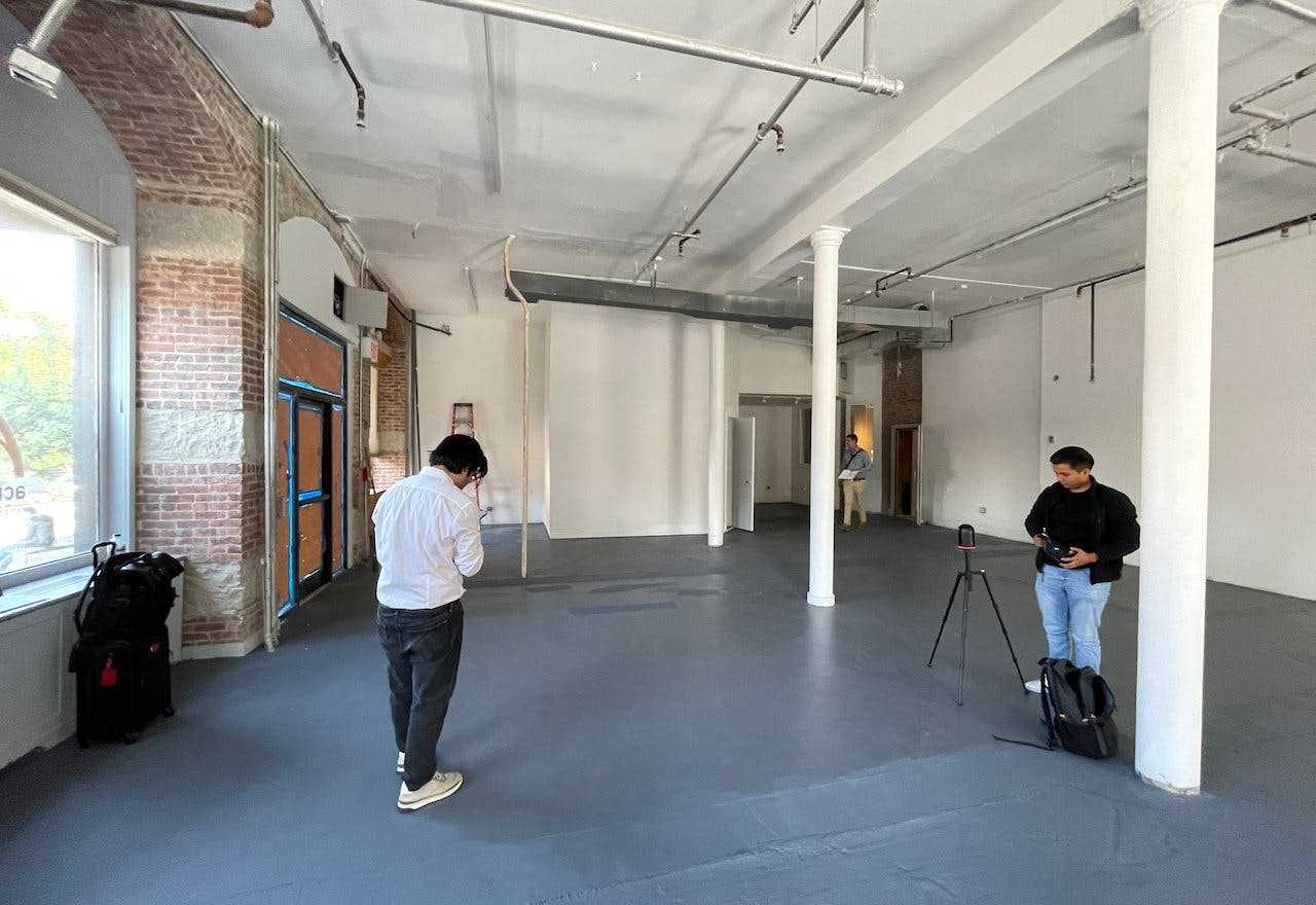 Prime corner pop-up store in Park Slope, on subway line - Image 2