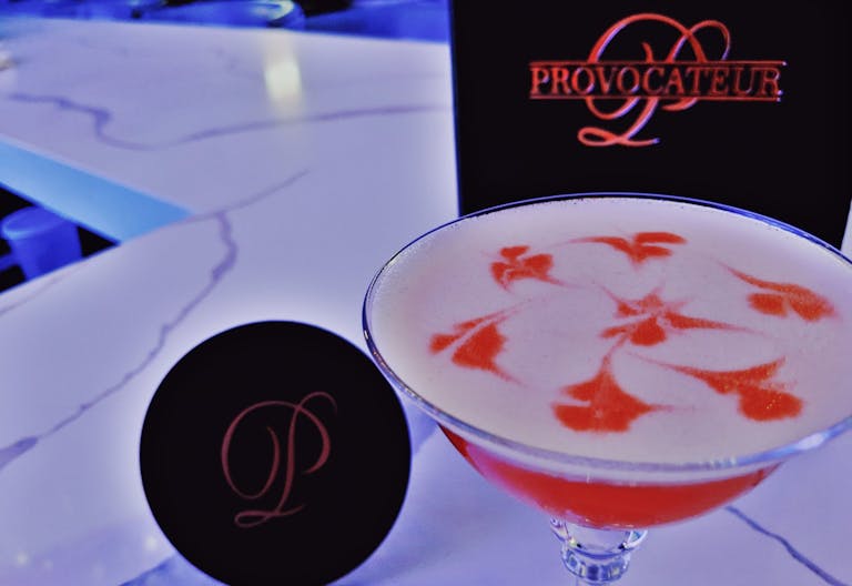 Bar and Lounge - Image 4