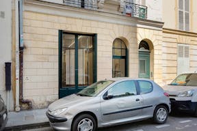 Lovely Boutique Shop in Le Marais - Image 5
