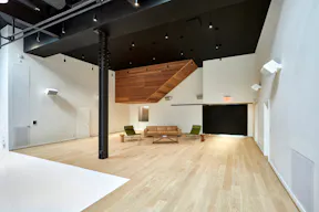 Flexible Showroom in East Village - Image 13