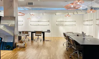 Luxury Apparel Showroom for High-End Fashion Brands - Image 5