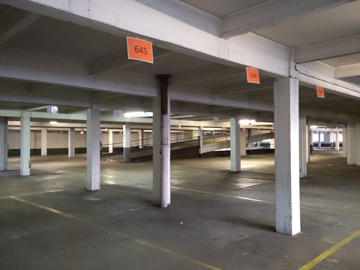 Former Garage with Rooftop - Image 4