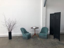 Studio on courtyard in a former artist's studio - Image 1