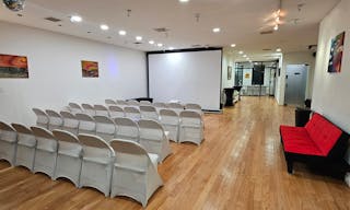 Entire Floor in SOHO with 2 extra rooms! - Image 38