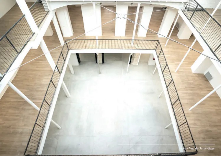 Rue Saint Merri Grand Showroom - Image 2