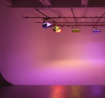 Bright Ready-to-Shoot, Pre-Lit 3-Wall Cyc - Image 4