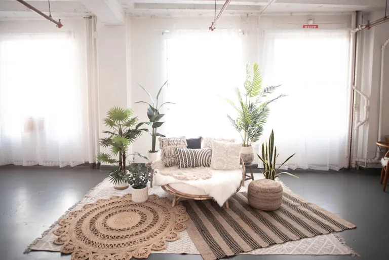 DTLA open space with Rattan Daybed Decor 1,150sf - Image 3