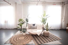 DTLA open space with Rattan Daybed Decor 1,150sf - Image 3