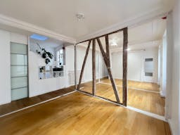 Splendid showroom rue Saint Honoré - Place Vendôme, in the heart of Paris fashion & culture district. - Image 2