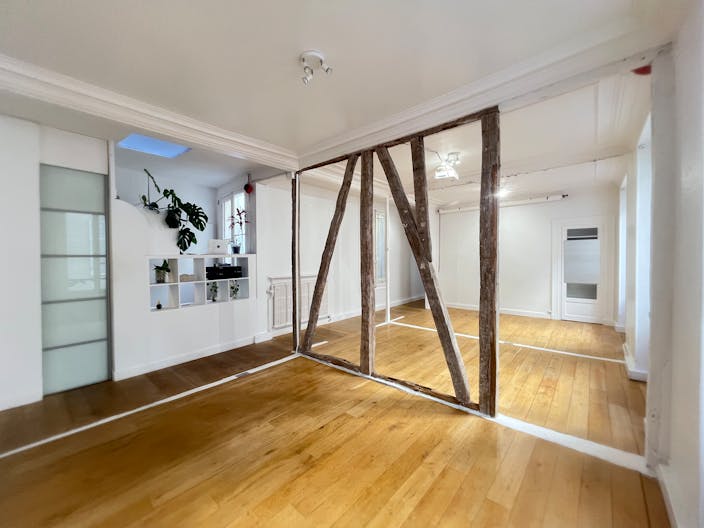 Splendid showroom rue Saint Honoré - Place Vendôme, in the heart of Paris fashion & culture district. - Image 2