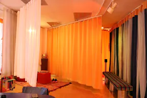 *New* Vibrant Silverlake Flex Space for Meetings, Workshops & Small Pop-Ups - Image 9