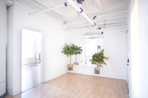 DTLA open space with Rattan Daybed Decor 1,150sf - Image 14