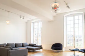 Place des Vosges Fashion Showroom - Image 8