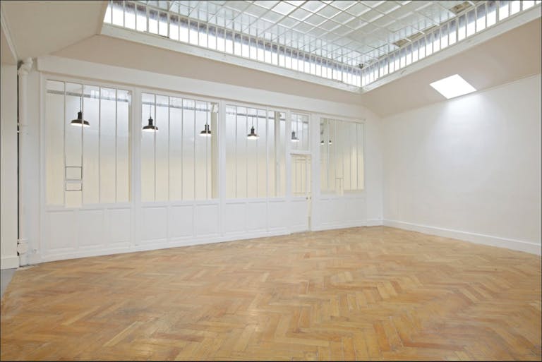 Premium Space In R�publique - Image 4